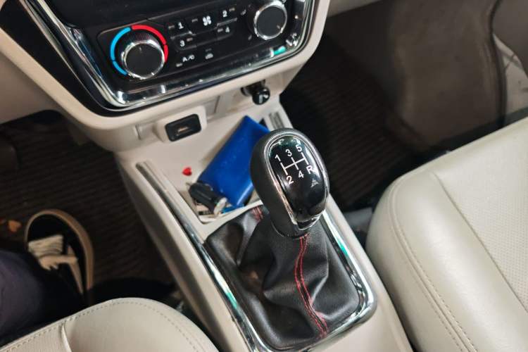 Used Jinbei New Hiace X30L 2019 1.5L Business Edition China VI SWC15M Gear Lever