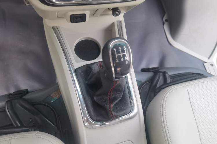 Used Jinbei New Hiace X30L 2019 1.5L Business Edition China VI SWC15M Gear Lever
