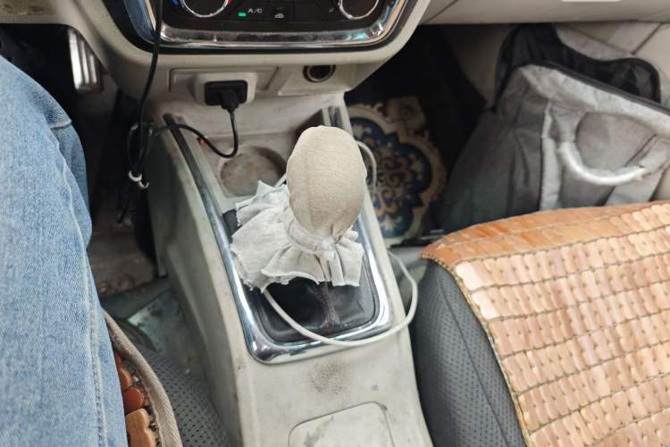 Used Jinbei New Hiace X30L 2019 1.5L Van Business Edition China VI SWC15M Gear Lever