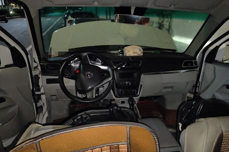 Used Jinbei New Hiace X30L 2019 1.5L Cargo Van Wealth Edition China VI SWC15M Interior 2