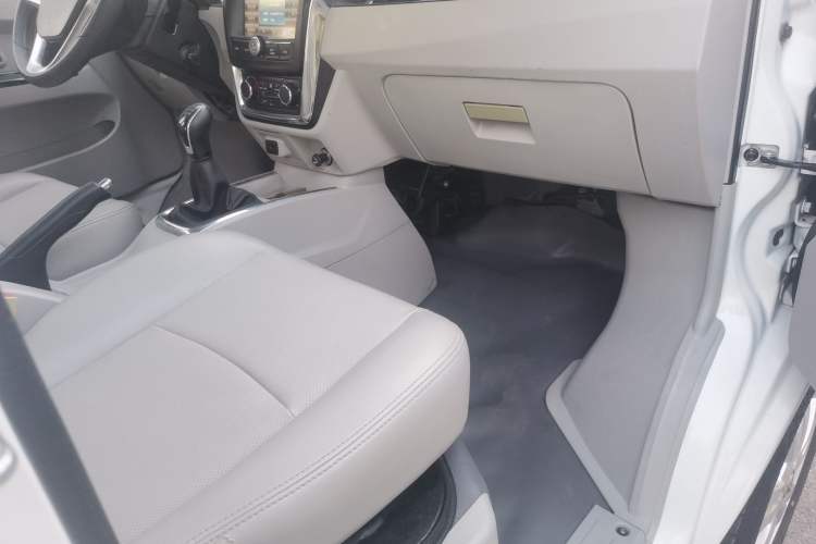 Used Jinbei New Hiace X30L 2019 1.5L Business Edition China VI SWC15M Interior 3