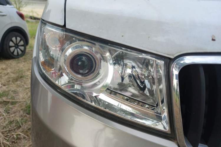 Used Jinbei New Hiace X30L  Right Front Headlight