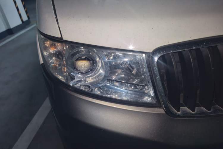 Used Jinbei New Hiace X30L 2019 1.5L Cargo Van Wealth Edition China VI SWC15M Right Front Headlight