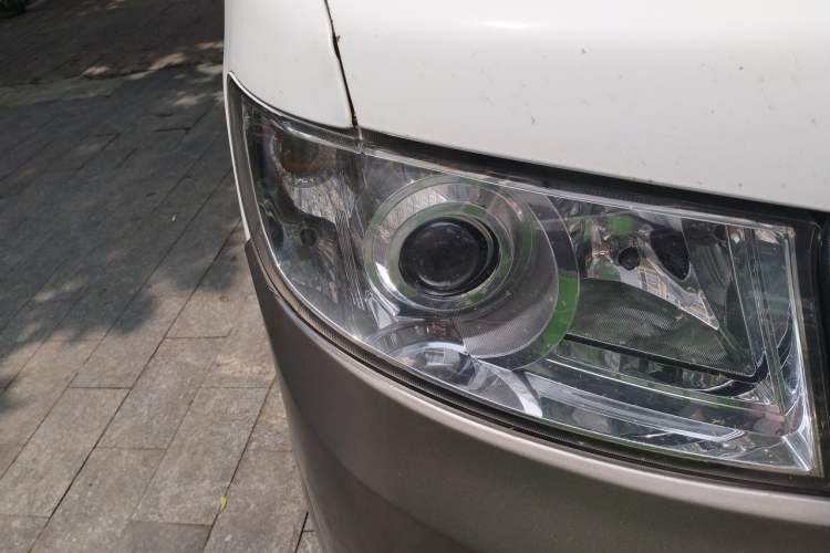 Used Jinbei New Hiace X30L 2019 1.5L Van Business Edition China VI SWC15M Right Front Headlight