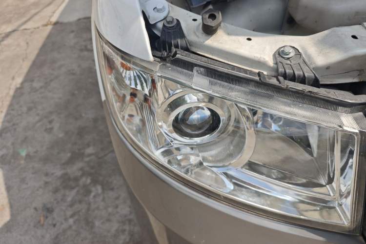 Used Jinbei New Hiace X30L 2019 1.5L Van Business Edition China VI SWC15M Right Front Headlight