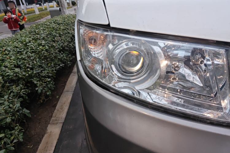 Used Jinbei New Hiace X30L 2019 1.5L Wealth Edition China VI SWC15M Right Front Headlight