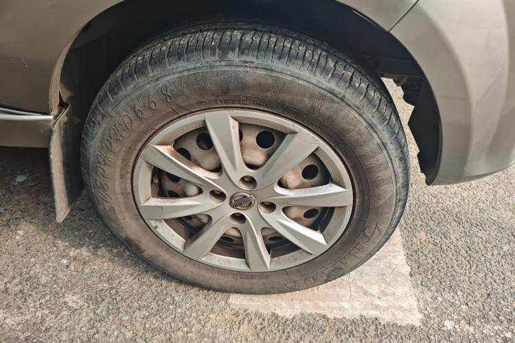 Used Jinbei New Hiace X30L 2019 1.5L Van Business Edition China VI SWC15M Right Front Wheel Hub