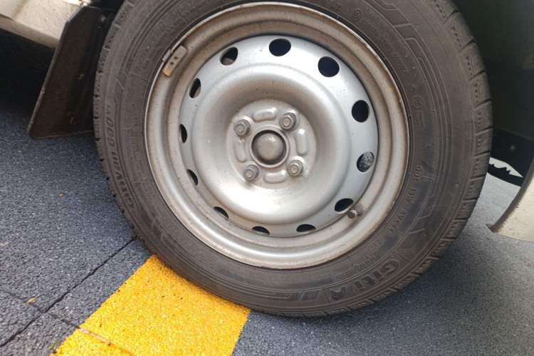 Used Jinbei New Hiace X30L 2019 1.5L Business Edition China VI SWC15M Right Front Wheel Hub