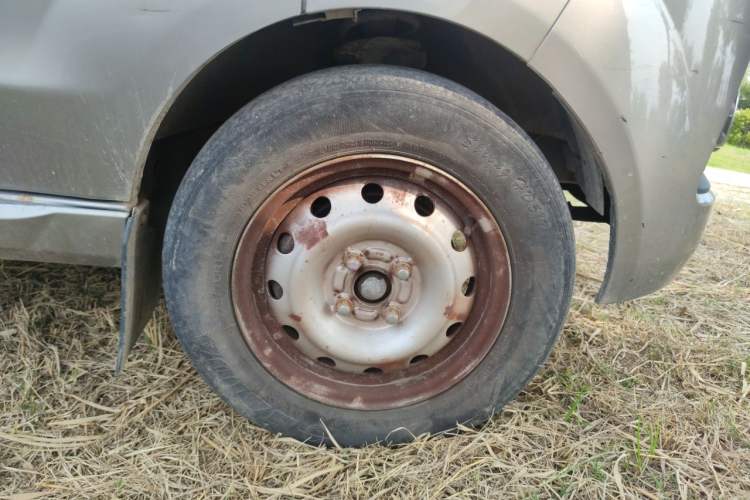 Used Jinbei New Hiace X30L  Right Front Wheel Hub