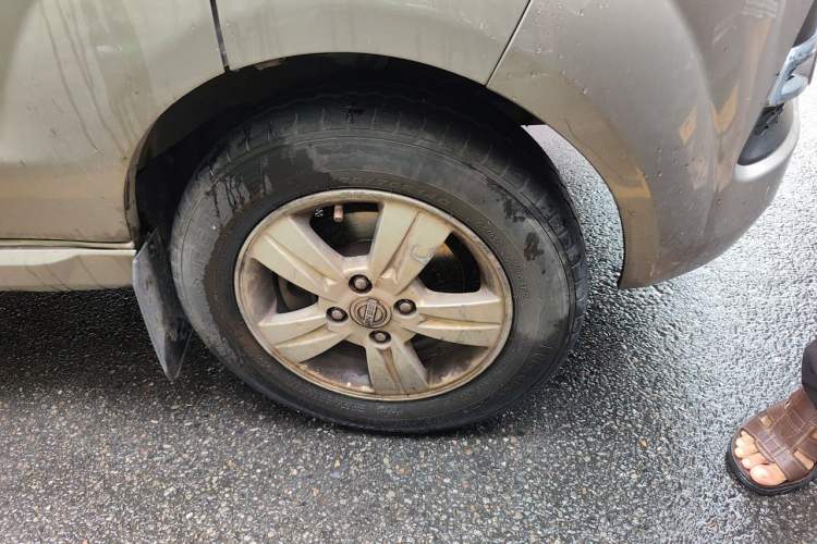 Used Jinbei New Hiace X30L  Right Front Wheel Hub