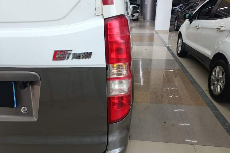 Used Jinbei New Hiace X30L 2019 1.5L Cargo Van Wealth Edition China VI SWC15M Right Rear Taillight