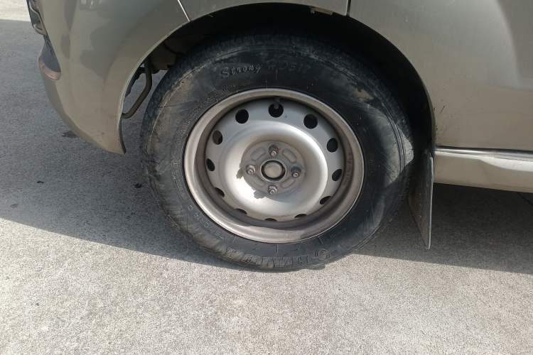 Used Jinbei New Hiace X30L 2019 1.5L Wealth Edition China VI SWC15M Left Front Wheel Hub