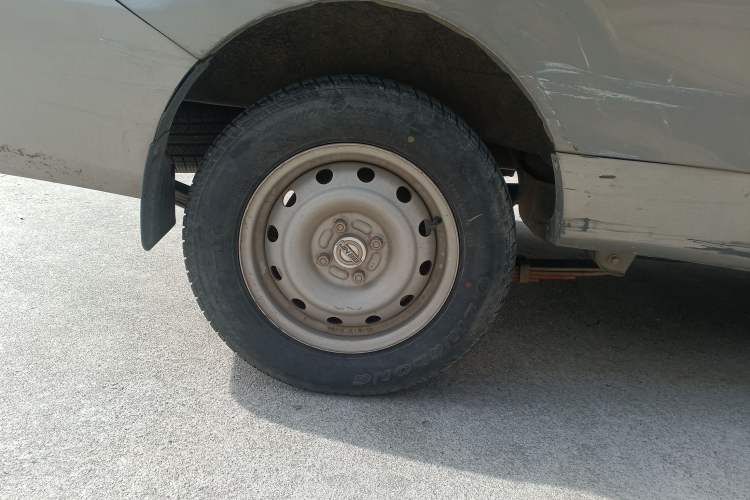 Used Jinbei New Hiace X30L 2019 1.5L Wealth Edition China VI SWC15M Right Rear Wheel Hub
