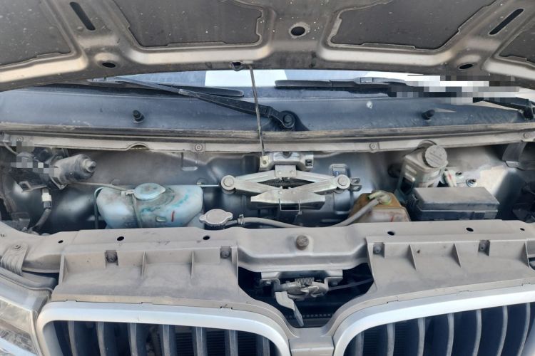 Used Jinbei New Hiace X30L  Engine Bay