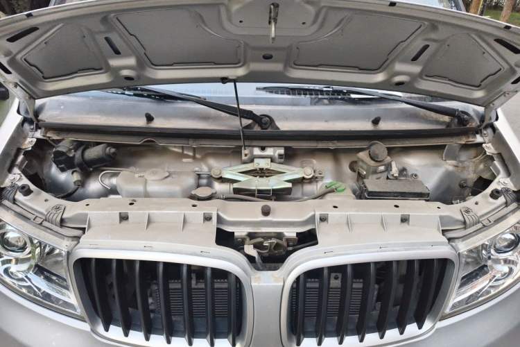 Used Jinbei New Hiace X30L  Engine Bay