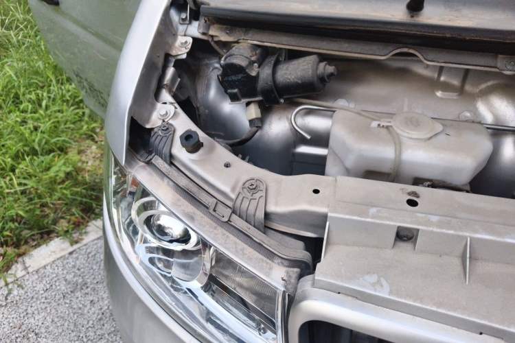 Used Jinbei New Hiace X30L  Engine Bay Right