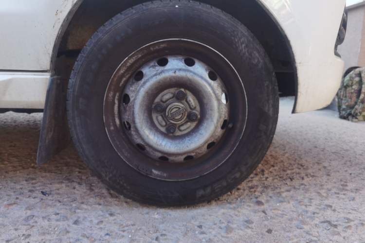 Used Jinbei New Hiace X30L  Right Front Wheel Hub