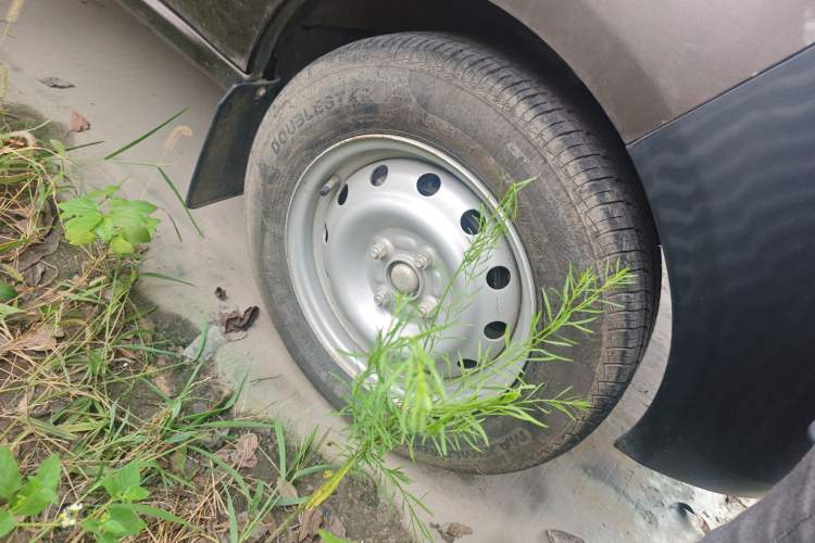 Used Jinbei New Hiace X30L 2021 1.5L Wealth Edition Bus Non-Air-Conditioned China VI Standard SWC15M Right Front Wheel Hub