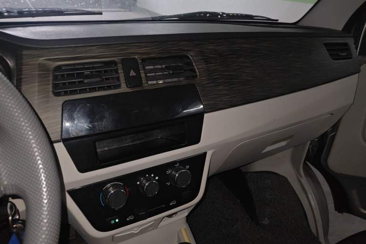 Used Jinbei New Hiace X30L 2021 1.5L Wealth Central Air Conditioning Version Coach China VI Standard SWC15M Audio And AC Panel