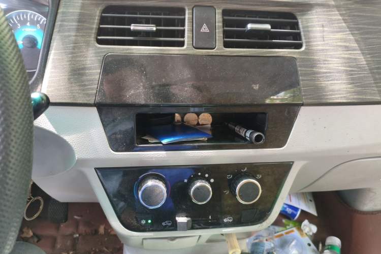 Used Jinbei New Hiace X30L 2021 1.5L Wealth Edition Bus Non-Air-Conditioned China VI Standard SWC15M Audio And AC Panel