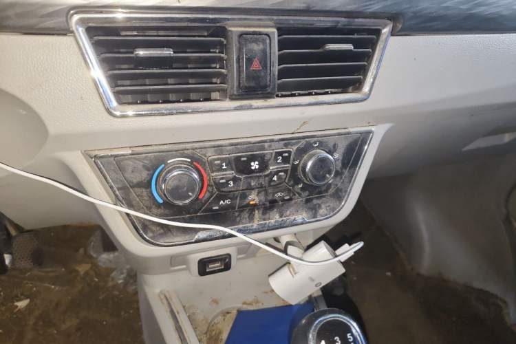 Used Jinbei New Hiace X30L 2021 1.5L Wealth Central Air Conditioning Edition Van China VI Standard SWC15M Audio And AC Panel