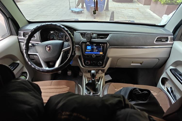 Used Jinbei New Hiace X30L 2021 1.5L Business Van Non-Air-Conditioned Version China VI Standard SWC15M Center Console