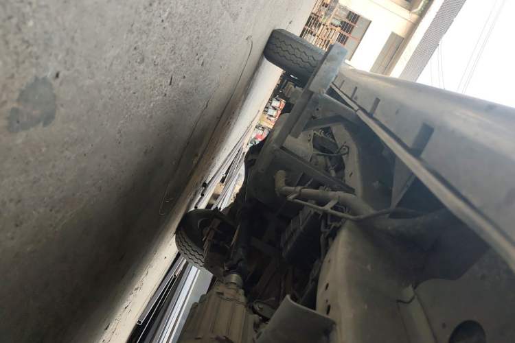 Used Jinbei New Hiace X30L  Chassis Front Right