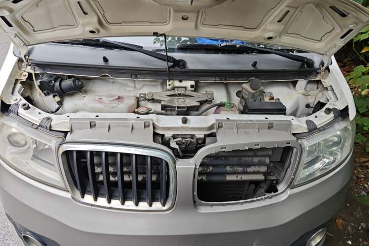 Used Jinbei New Hiace X30L 2021 1.5L Wealth Central Air Conditioning Edition Van China VI Standard SWC15M Engine Bay