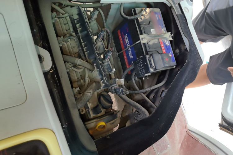 Used Jinbei New Hiace X30L 2021 1.5L Wealth Central Air Conditioning Edition Van China VI Standard SWC15M Engine Bay Left