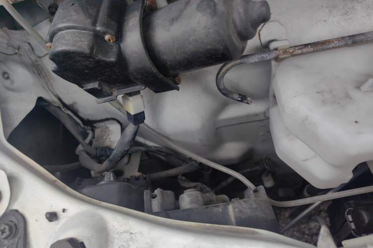 Used Jinbei New Hiace X30L 2021 1.5L Business Central Air-Conditioned Coach China VI Standard SWC15M Engine Bay Right