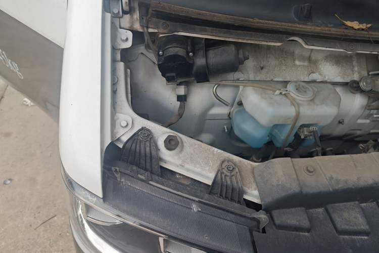 Used Jinbei New Hiace X30L 2021 1.5L Wealth Central Air Conditioning Edition Van China VI Standard SWC15M Engine Bay Right
