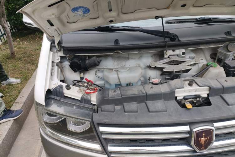 Used Jinbei New Hiace X30L 2021 1.5L Business Central Air-Conditioned Coach China VI Standard SWC15M Engine Bay Right