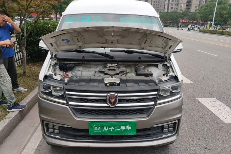 Used Jinbei New Hiace X30L 2021 1.5L Business Central Air-Conditioned Coach China VI Standard SWC15M Engine Bay