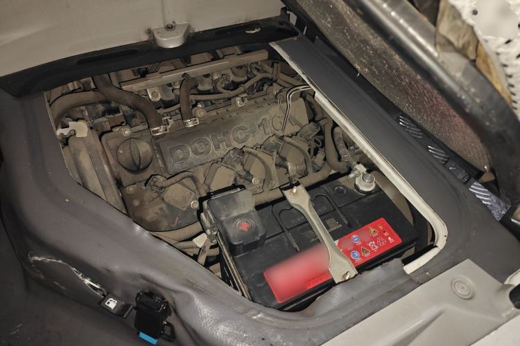 Used Jinbei New Hiace X30L 2021 1.5L Wealth Central Air Conditioning Edition Van China VI Standard SWC15M Engine Bay