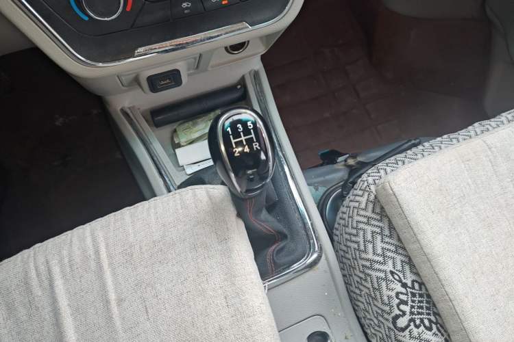 Used Jinbei New Hiace X30L 2021 1.5L Wealth Central Air Conditioning Edition Van China VI Standard SWC15M Gear Lever