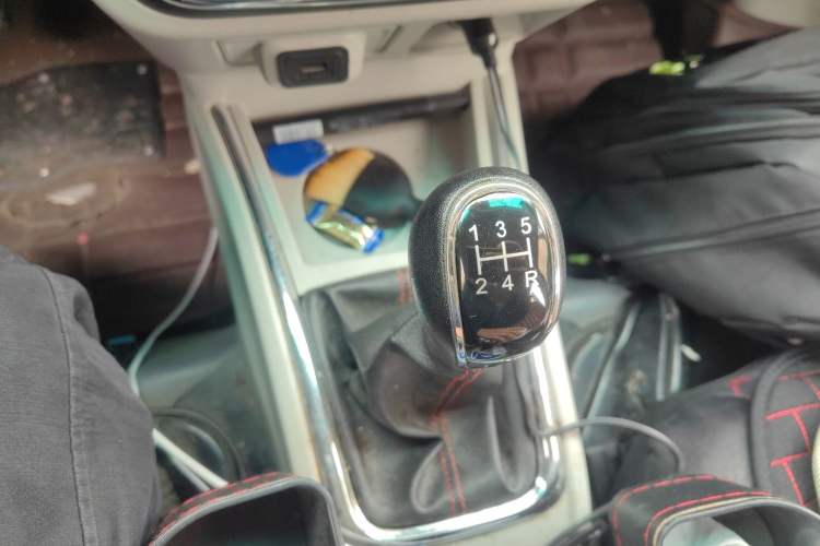 Used Jinbei New Hiace X30L 2021 1.5L Business Central Air-Conditioned Coach China VI Standard SWC15M Gear Lever