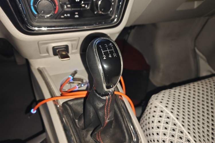 Used Jinbei New Hiace X30L 2021 1.5L Wealth Central Air Conditioning Edition Van China VI Standard SWC15M Gear Lever