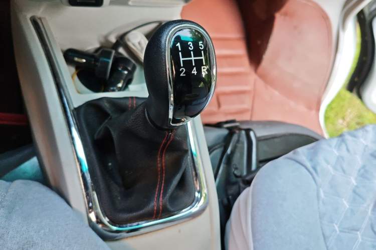 Used Jinbei New Hiace X30L 2021 1.5L Business Central Air-Conditioned Coach China VI Standard SWC15M Gear Lever