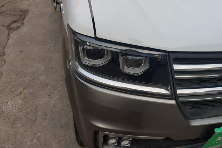 Used Jinbei New Hiace X30L  Right Front Headlight