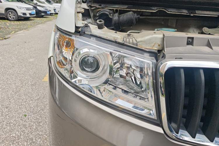 Used Jinbei New Hiace X30L 2021 1.5L Wealth Central Air Conditioning Version Coach China VI Standard SWC15M Right Front Headlight