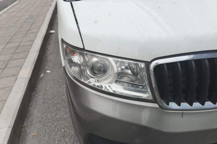 Used Jinbei New Hiace X30L 2021 1.5L Wealth Edition Bus Non-Air-Conditioned China VI Standard SWC15M Right Front Headlight