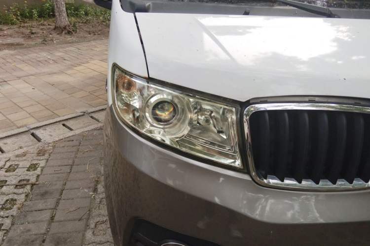 Used Jinbei New Hiace X30L 2021 1.5L Wealth Edition Bus Non-Air-Conditioned China VI Standard SWC15M Right Front Headlight