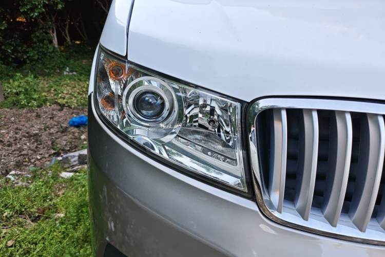 Used Jinbei New Hiace X30L 2021 1.5L Business Central Air-Conditioned Coach China VI Standard SWC15M Right Front Headlight