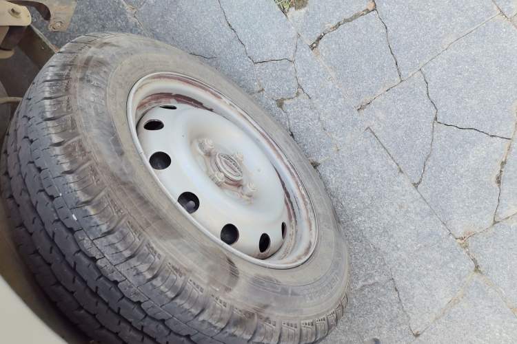 Used Jinbei New Hiace X30L 2021 1.5L Wealth Central Air Conditioning Edition Van China VI Standard SWC15M Right Front Wheel Hub