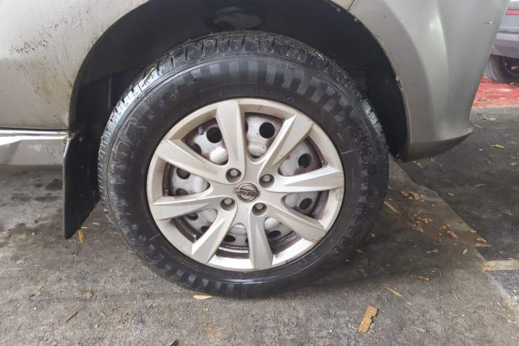 Used Jinbei New Hiace X30L 2021 1.5L Wealth Central Air Conditioning Edition Van China VI Standard SWC15M Right Front Wheel Hub