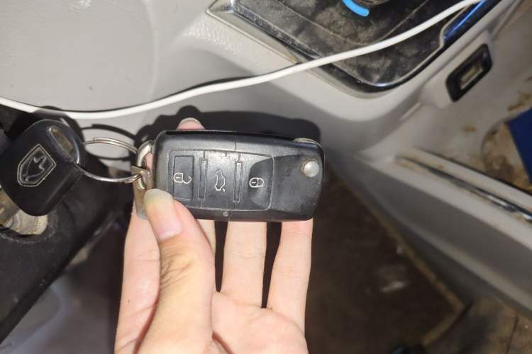 Used Jinbei New Hiace X30L 2021 1.5L Wealth Central Air Conditioning Edition Van China VI Standard SWC15M Vehicle Key