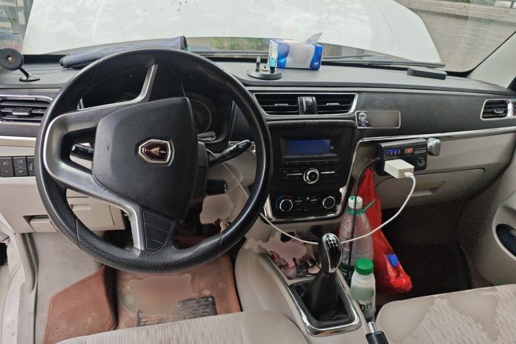 Used Jinbei New Hiace X30L 2021 1.5L Business Central Air-Conditioned Van China VI Standard SWC15M Center Console