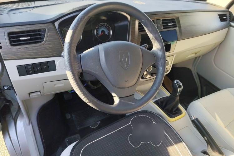 Used Jinbei New Hiace X30L 2021 1.5L Wealth Van Non-Air-Conditioned Version China VI Standard SWC15M Center Console
