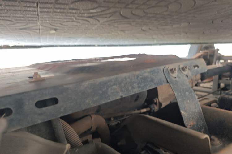 Used Jinbei New Hiace X30L 2021 1.5L Business Central Air-Conditioned Van China VI Standard SWC15M Chassis Front Right