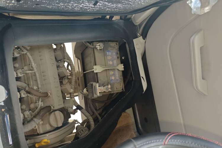 Used Jinbei New Hiace X30L 2021 1.5L Wealth Edition Bus Non-Air-Conditioned China VI Standard SWC15M Engine Bay Left